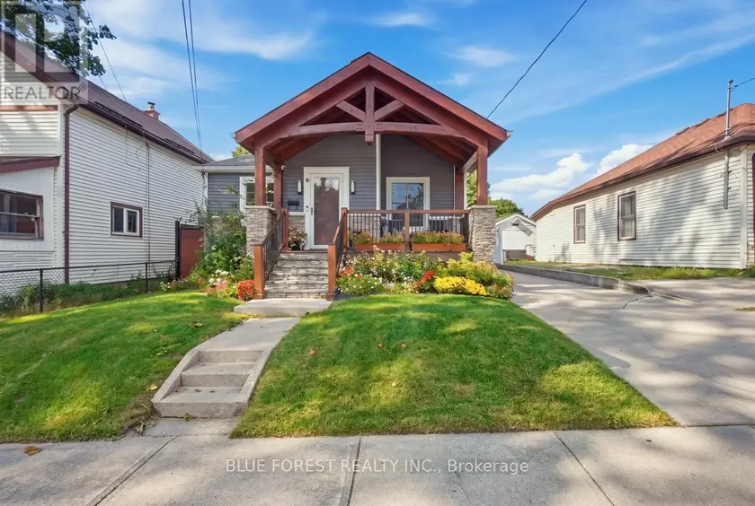 Detached at 8 EDNA STREET, London South