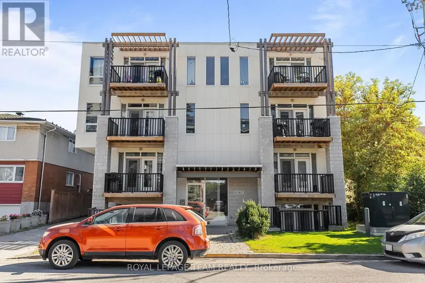 Apartment at 301 - 1308 THAMES STREET, Ottawa