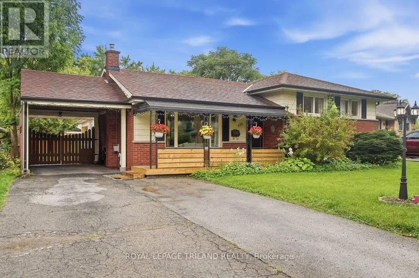 Detached at 438 MAGNOLIA CRESCENT, London East