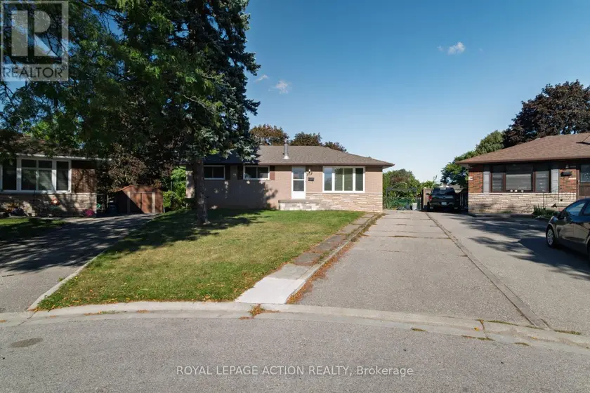 Detached at 19 GILLRIE COURT, Brantford