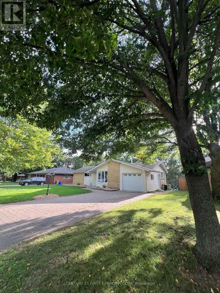 Detached at 604 HEADLEY DRIVE, London North