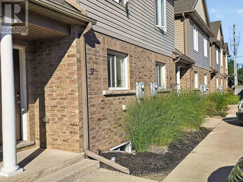 Townhouse at 37 - 6118 KELSEY CRESCENT, Niagara Falls