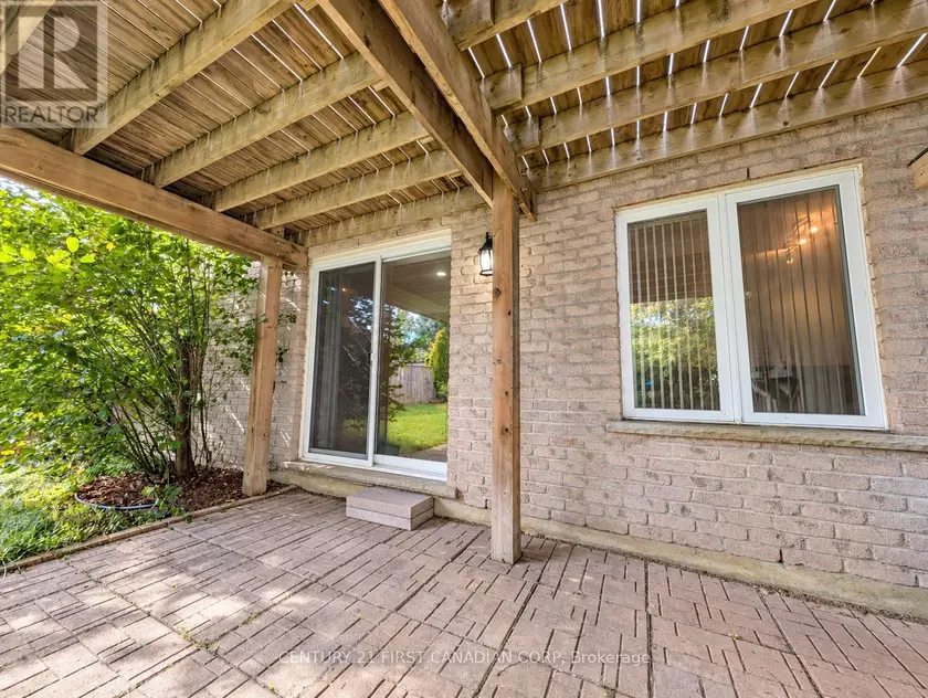 Detached at LOWER - 924 GUILDWOOD BOULEVARD, London North