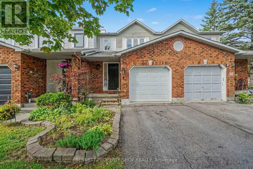 Townhouse at 4 WINNEGREEN COURT, Ottawa