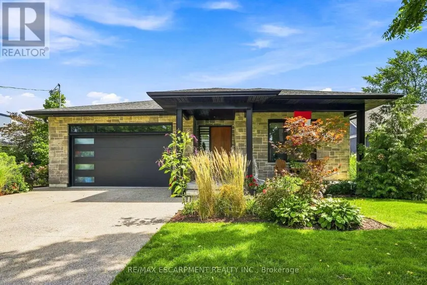 Detached at 42 CARLTON AVENUE, Welland