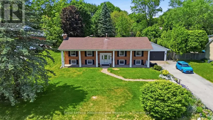 Detached at 12 HUNTSMAN GATE, Hamilton