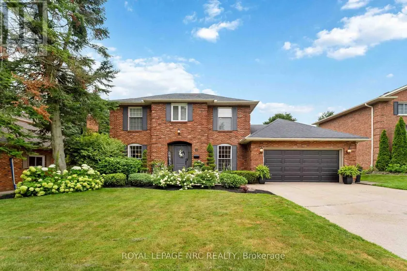 Detached at 42 FORESTHILL CRESCENT, Pelham