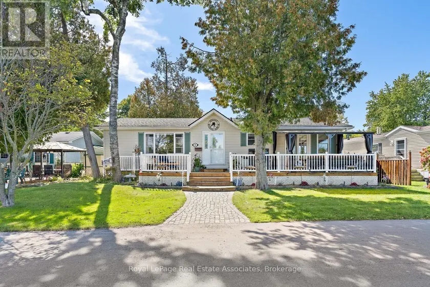Detached at 48 LAKESHORE DRIVE, Puslinch