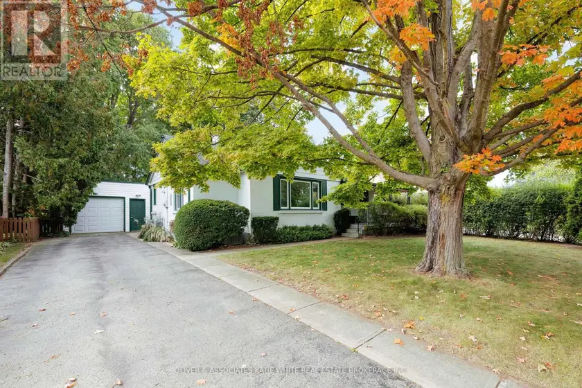 Detached at 371 REYNOLDS ROAD, London South