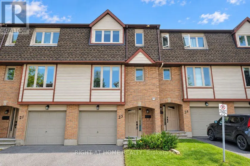 Townhouse at 33 - 23 LIGHTFOOT PLACE, Ottawa