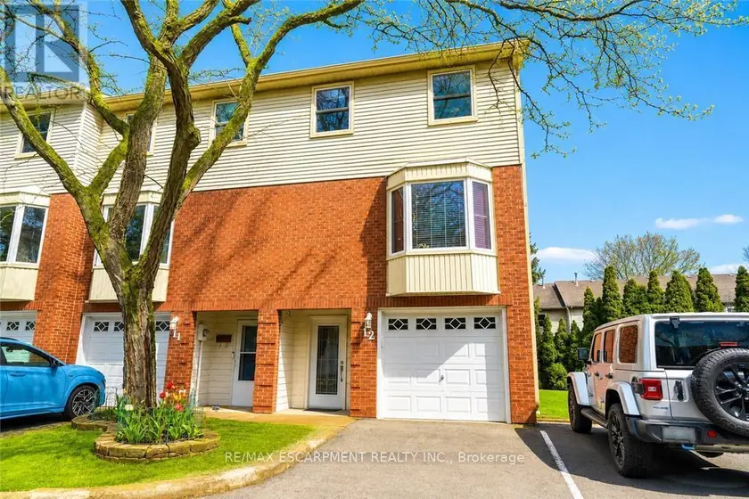 Townhouse at 12 - 130 LIVINGSTON AVENUE, Grimsby