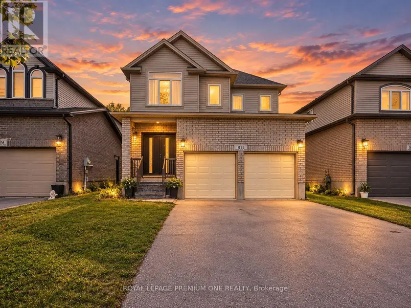 Detached at 811 CEDARPARK WAY, London North