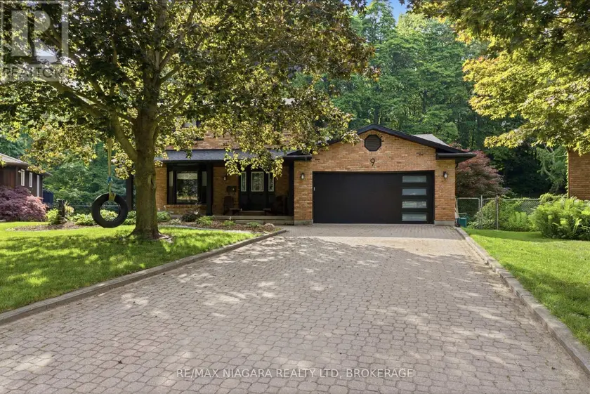 Detached at 9 BEECHNUT COURT, Pelham
