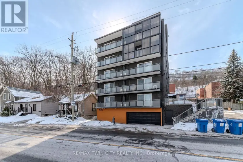 Multiplex at 303 - 200 CHARLTON AVENUE E, Hamilton