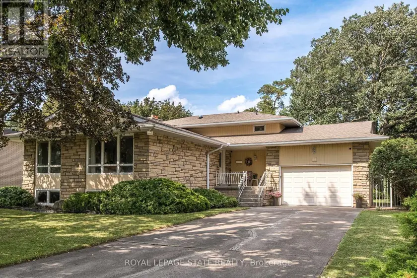 Detached at 14 WOODSIDE DRIVE, Hamilton