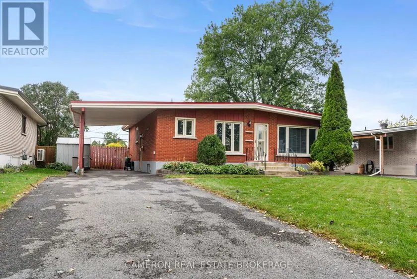 Detached at 421 BEACH AVENUE, Cornwall