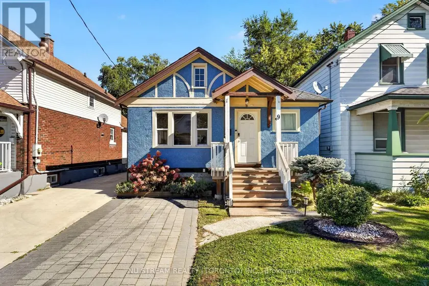 Detached at 9 MANNING STREET, St. Catharines