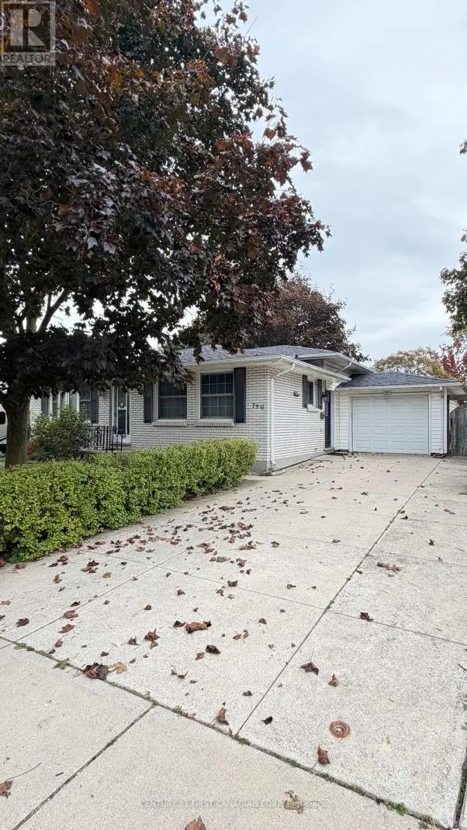 Detached at 749 DUNDALK DRIVE, London South