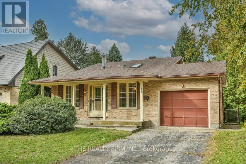 Detached at 579 BOLER ROAD, London South