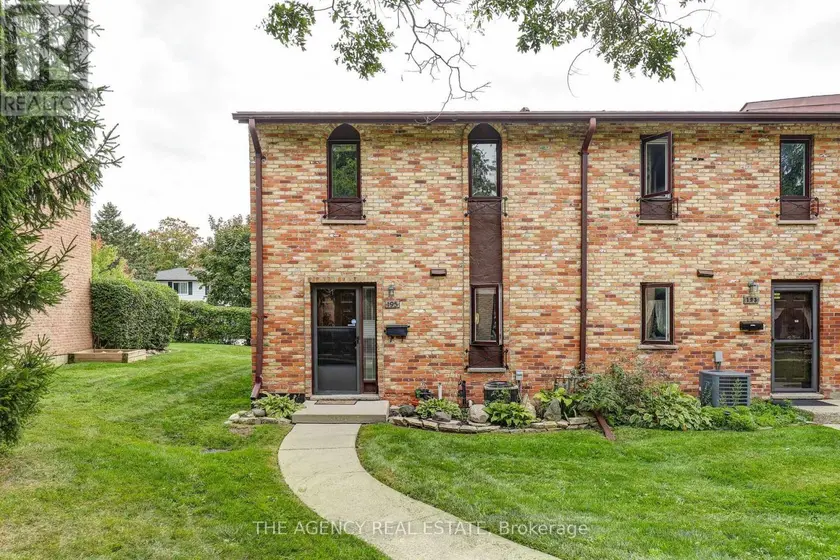 Townhouse at 195 MILLBANK DRIVE, London South