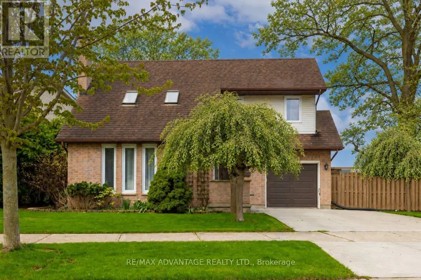 Detached at 122 BARRYDALE CRESCENT, London North