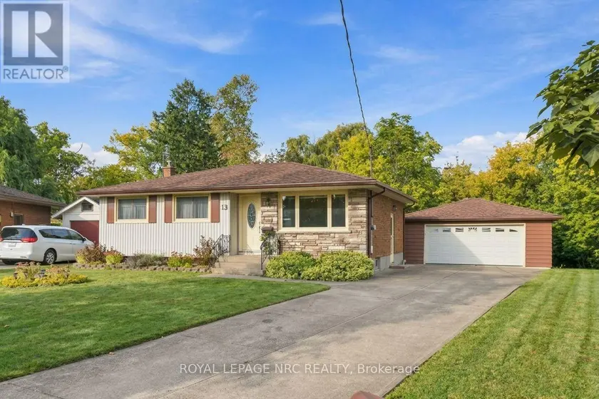 Detached at 13 HARDWOOD GROVE, St. Catharines