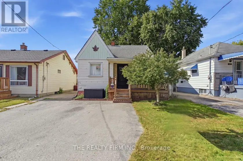 Detached at 211 HIGHBURY AVENUE N, London East