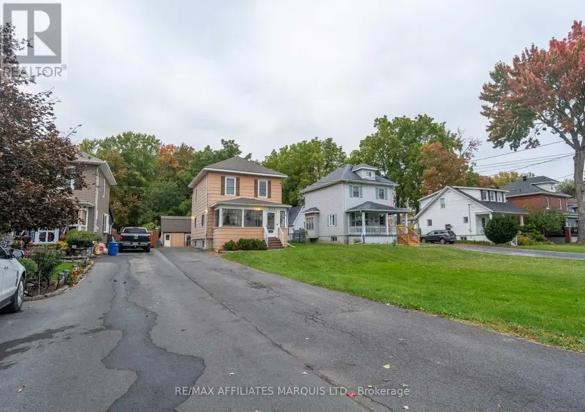 Detached at 311 FOURTH STREET W, Cornwall