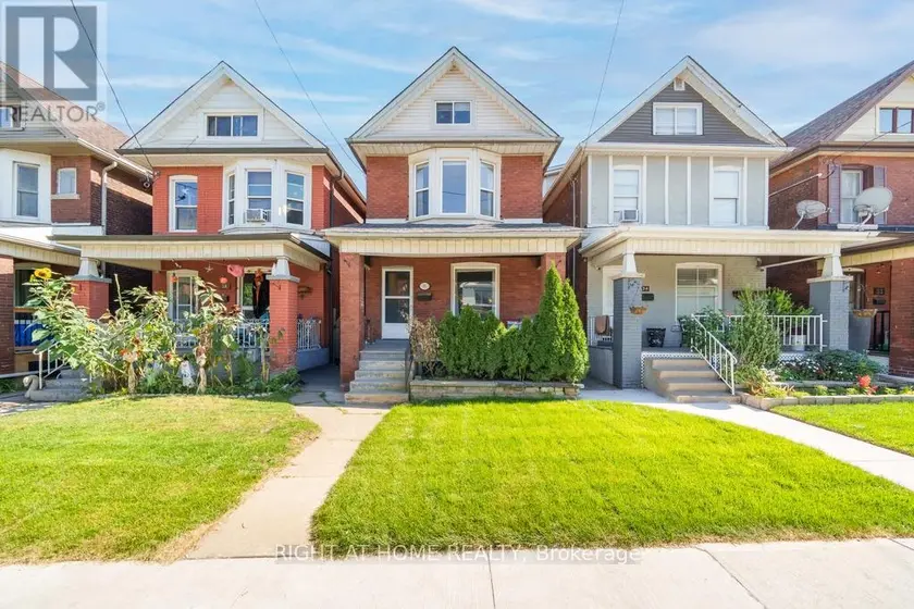 Detached at 36 SHERMAN AVENUE N, Hamilton