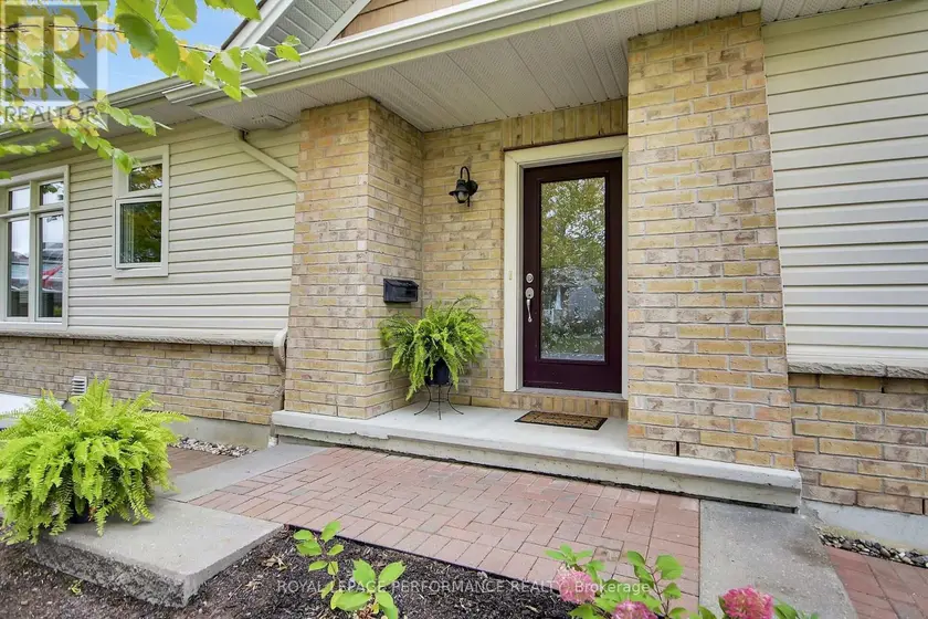 Townhouse at 522 SILVERBELL CRESCENT, Ottawa
