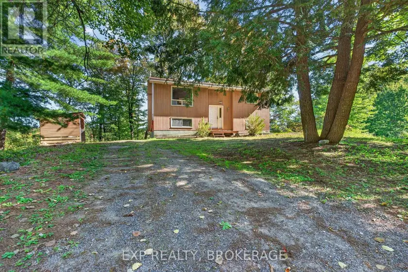 Detached at 1054 YORK ROAD, Frontenac