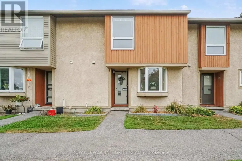 Townhouse at C - 33 WOODFIELD DRIVE, Ottawa