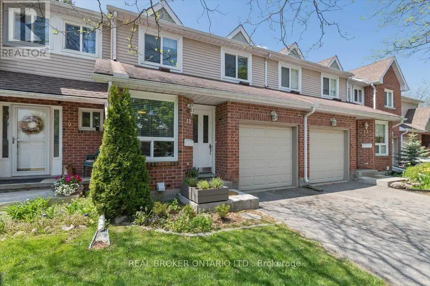 Townhouse at 10 - 180 HIGHLAND CRESCENT, Kitchener