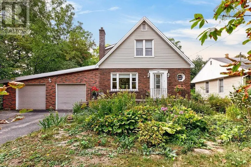 Detached at 64 TWEEDSMUIR AVENUE, Hamilton