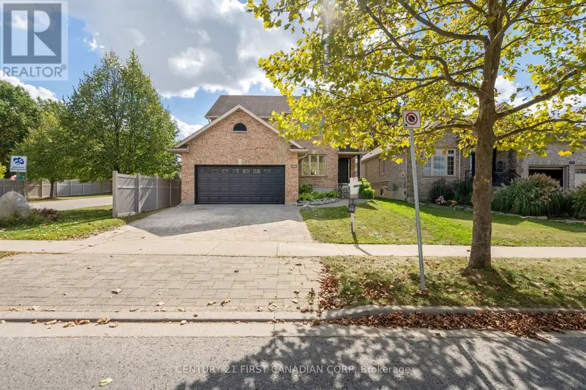 Detached at 1625 SHORE ROAD, London South