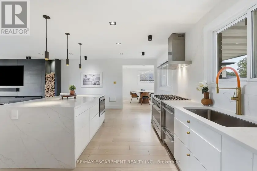 Detached at 9 DONLEA DRIVE, Hamilton
