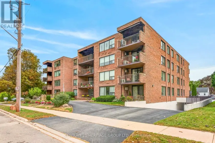 Apartment at 101 - 28 ROBINSON STREET N, Grimsby