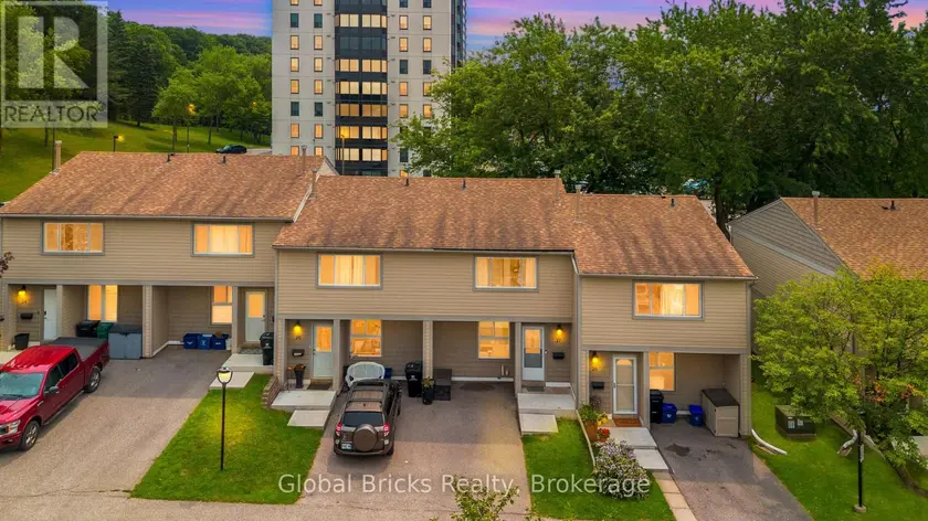Townhouse at 27 - 15 GREEN VALLEY DRIVE, Kitchener