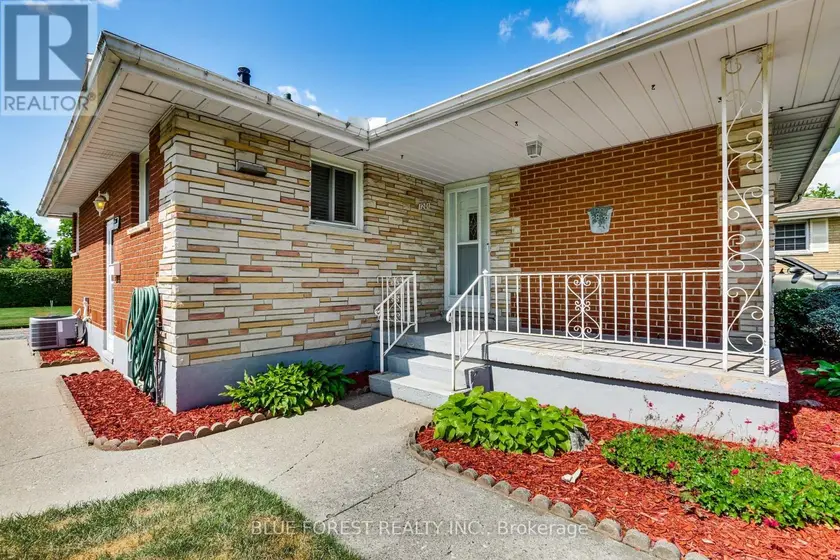 Detached at 1201 PATANN DRIVE N, London East