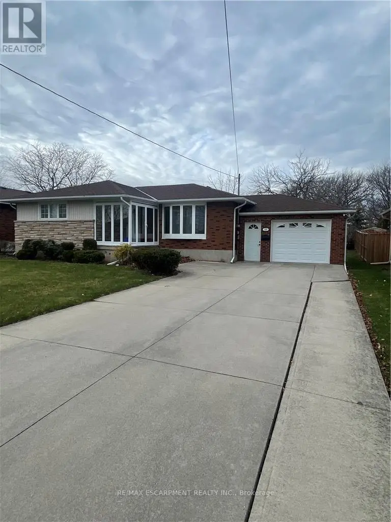 Detached at 23 WOODSVIEW AVENUE W, Grimsby