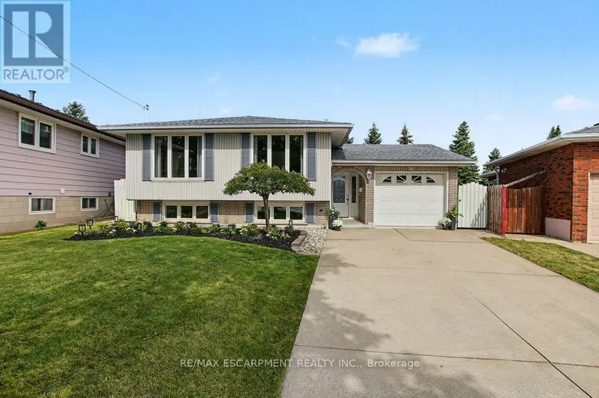 Detached at 30 CATALINA DRIVE, Hamilton