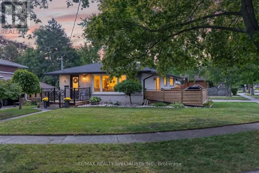 Detached at 70 DUNCAIRN AVENUE, Kitchener