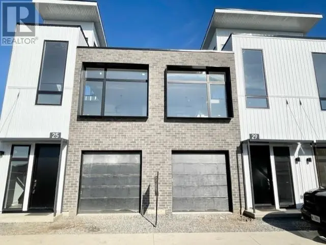Townhouse at 29 SUMMERSIDES MEWS, Pelham