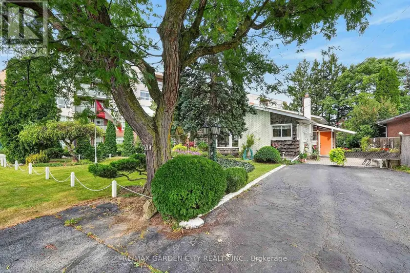 Detached at 529 CARLTON STREET, St. Catharines