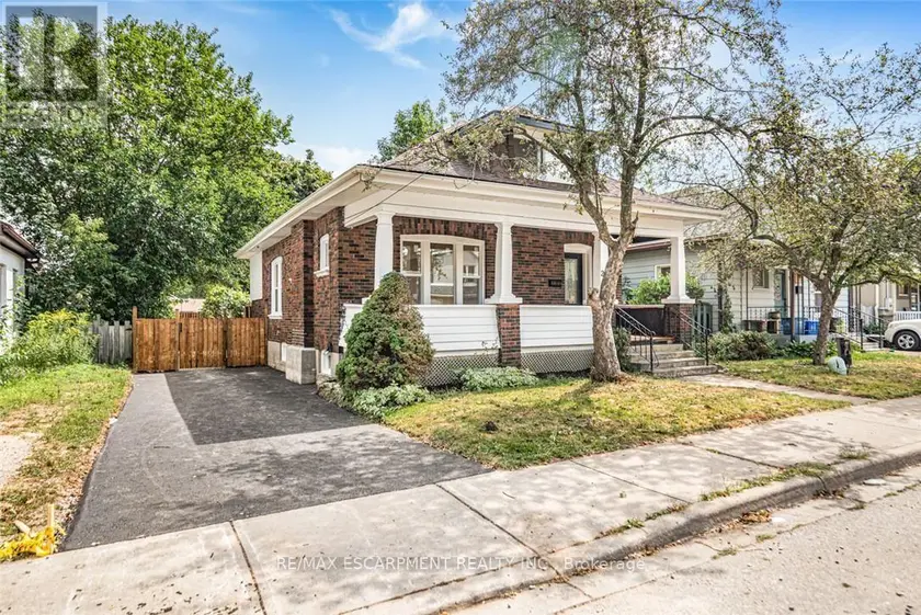 Detached at 203 BROCK STREET, Brantford