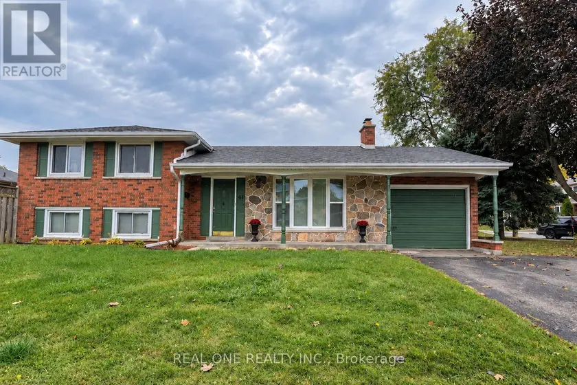 Detached at UPPER - 41 MARLOWE DRIVE, Hamilton