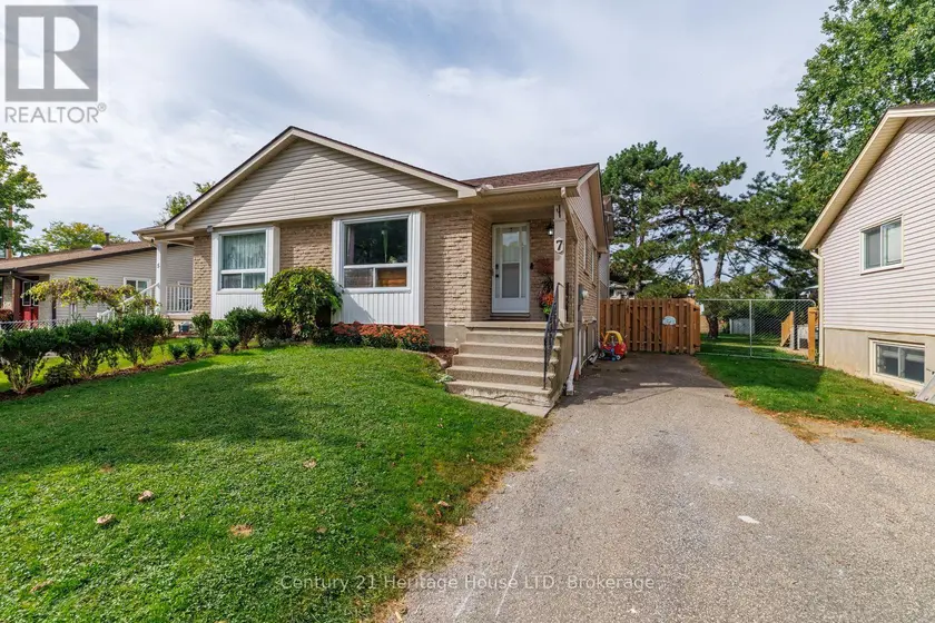 Semi-Detached/Link at 7 MCNICHOLL CIRCLE, St. Catharines