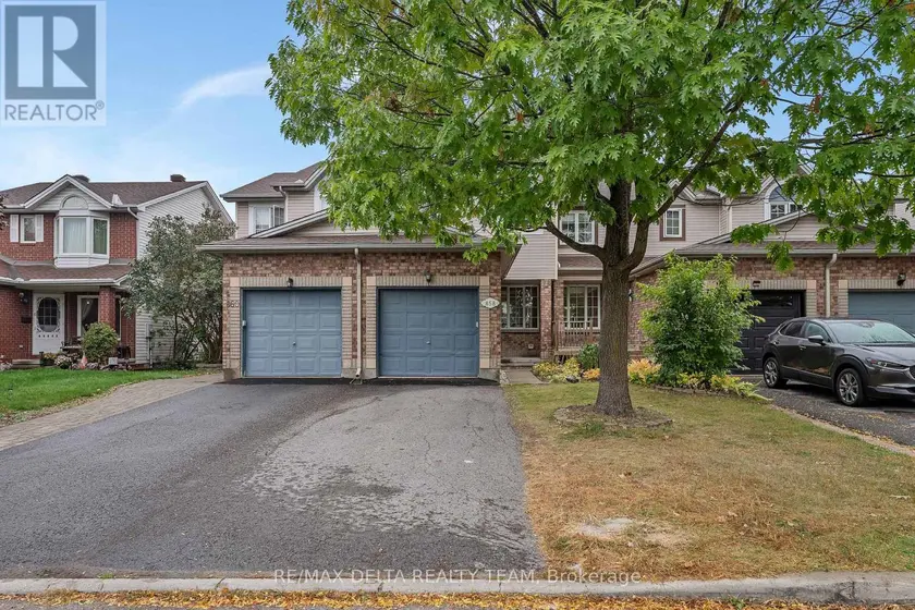 Townhouse at 858 COMO CRESCENT, Ottawa