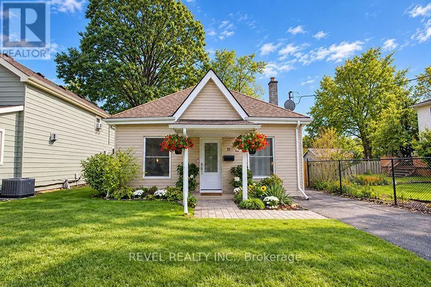 Detached at 11 STIRTON AVENUE, Brantford