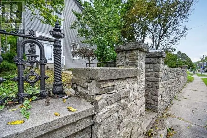 Detached at 716 KING STREET W, Prescott